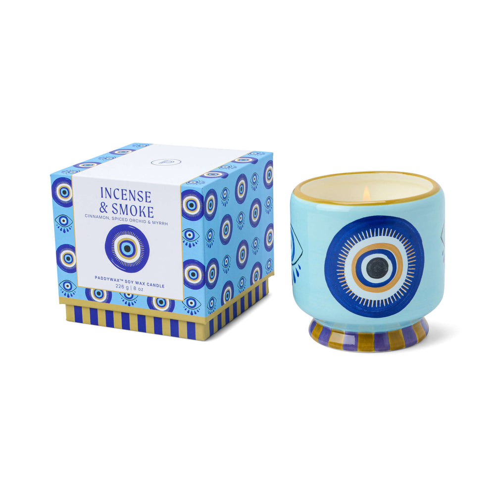Paddywax Candle Incense & Smoke. Handgegossene Duftkerze im Keramikgefäß und schöner Verpackung. Mit rauchig-holzigem Duft für eine warme, gemütliche Atmosphäre. Perfekte Geschenkidee.
