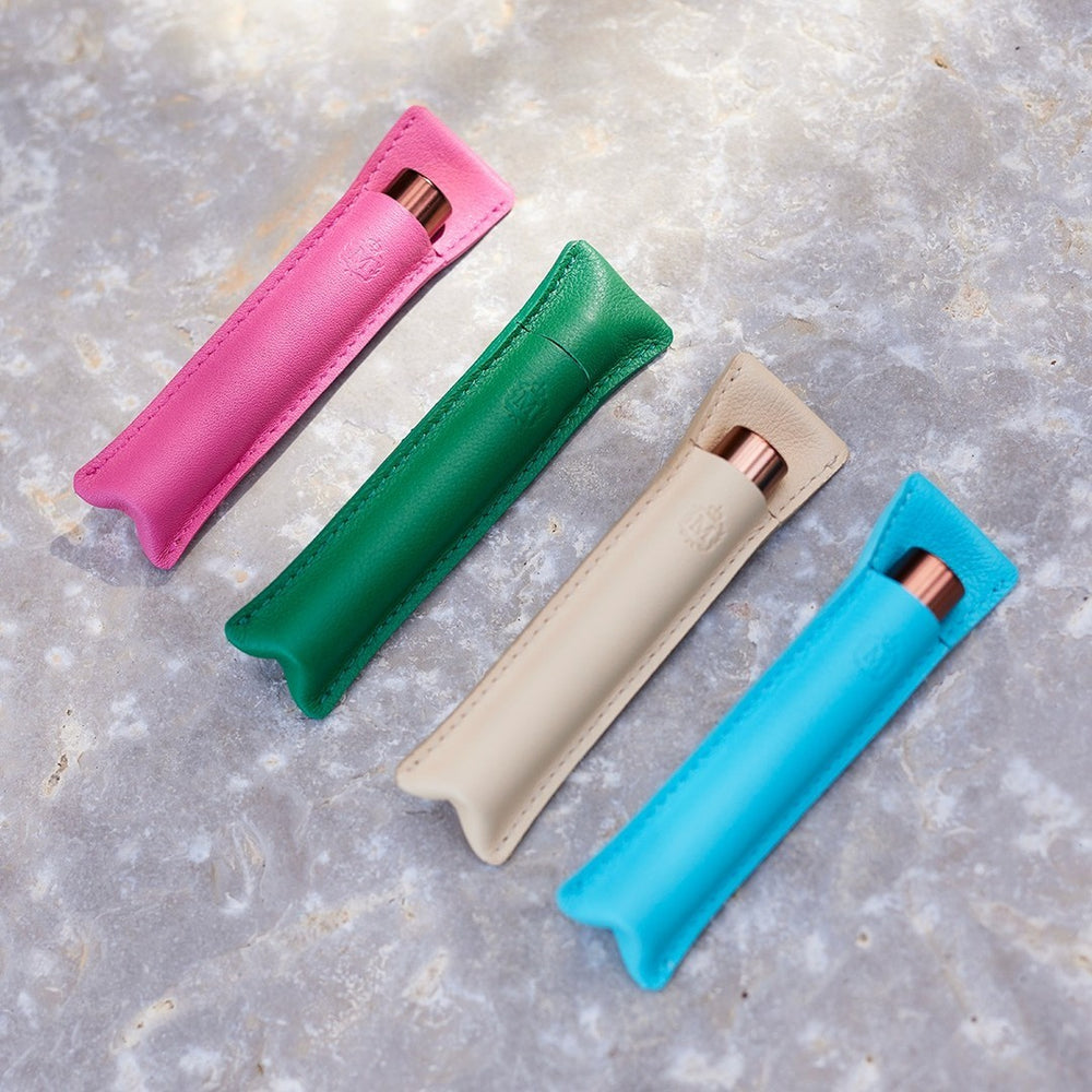 Molinard Roll on Parfum Leder Etui in Rosa, Grün, beige und blau. Roll on perfume case germany