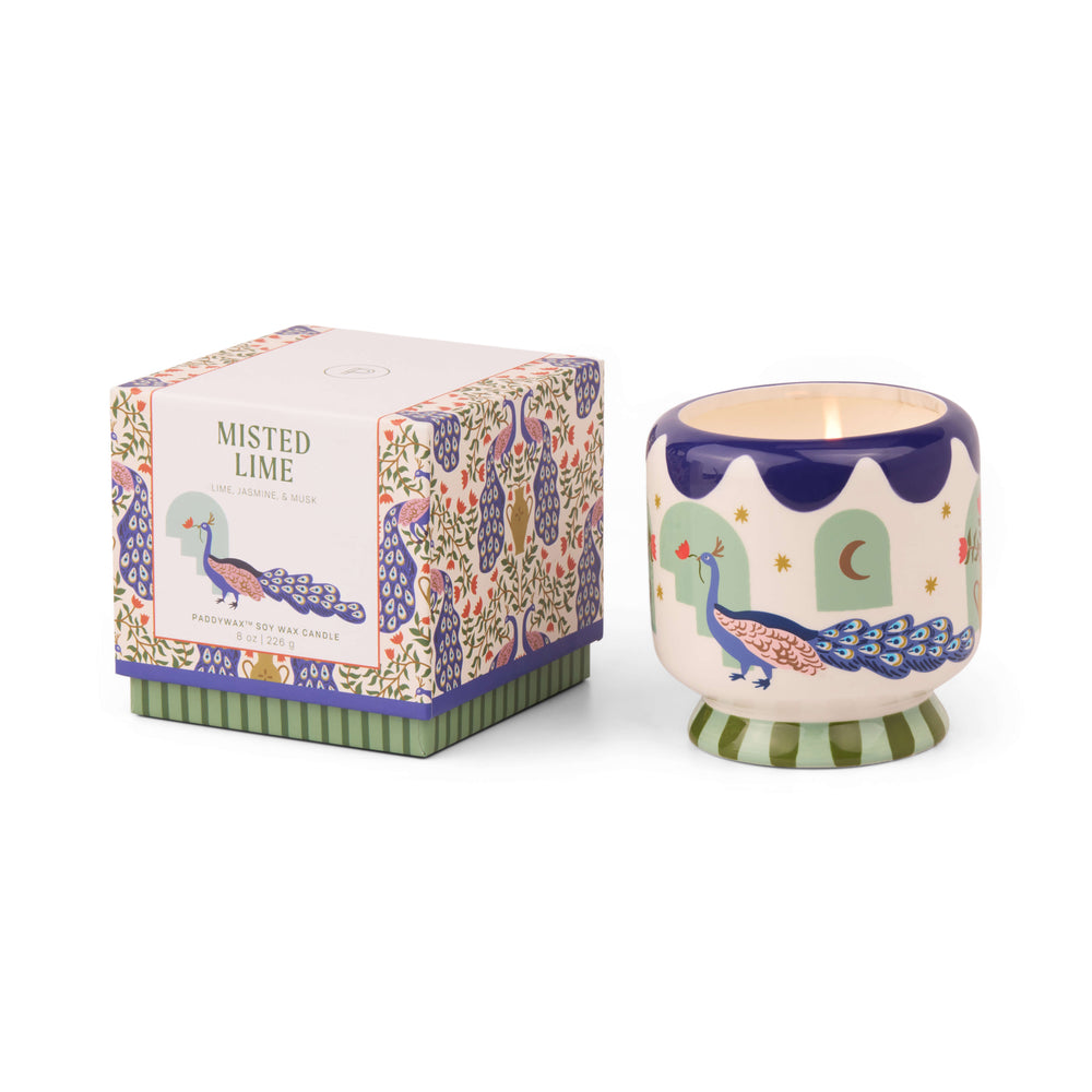 Paddywax Candle Misted Lime. Handgegossene Duftkerze im Keramikgefäß und schöner Verpackung. Mit frischem, zitrisch-grünem Limettenduft für eine spritzige, belebende Atmosphäre. Perfekte Geschenkidee.