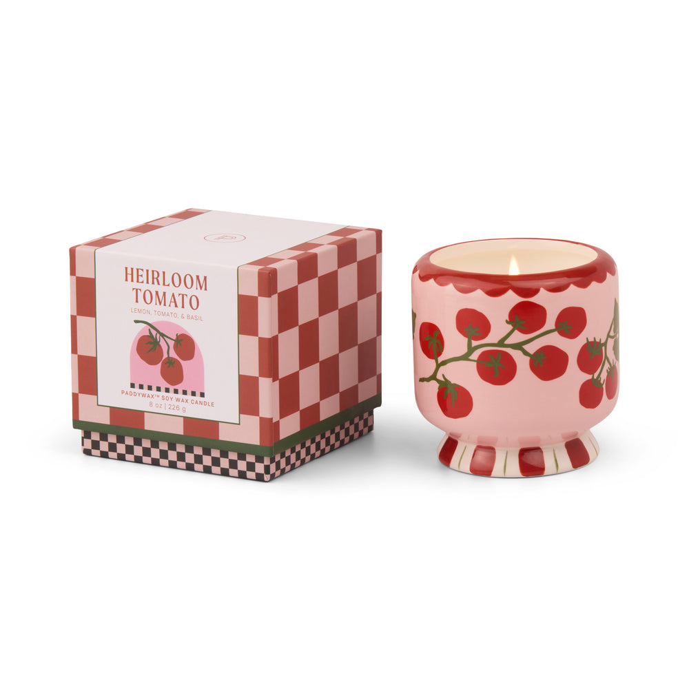 Paddywax Candle Heirloom Tomato. Handgegossene Duftkerze im Keramikgefäß und schöner Verpackung. Mit frischem, grün-aromatischem Tomatenduft für eine natürliche, belebende Atmosphäre. Perfekte Geschenkidee.