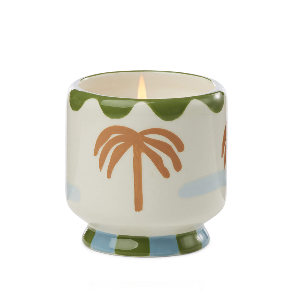 Paddywax Candle Lush Palms. Handgegossene Duftkerze im Keramikgefäß mit frischem, grünen, aquatischen Duft für eine exotische, belebende Atmosphäre. Perfekte Geschenkidee.