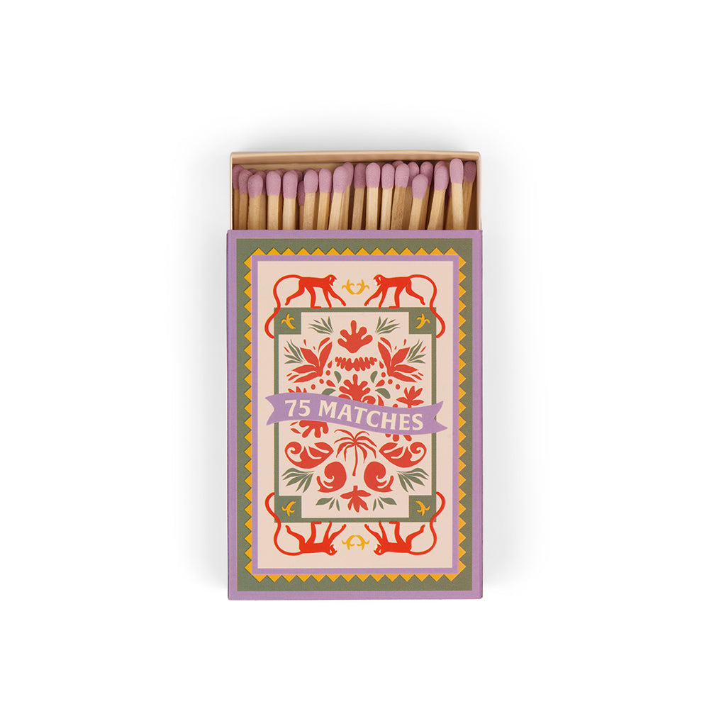 Paddywax Streichhölzer Monkey – dekorative Streichholzschachtel mit verspieltem Affen-Design, praktische Ergänzung zu Duftkerzen und ideales Geschenk-Accessoire.