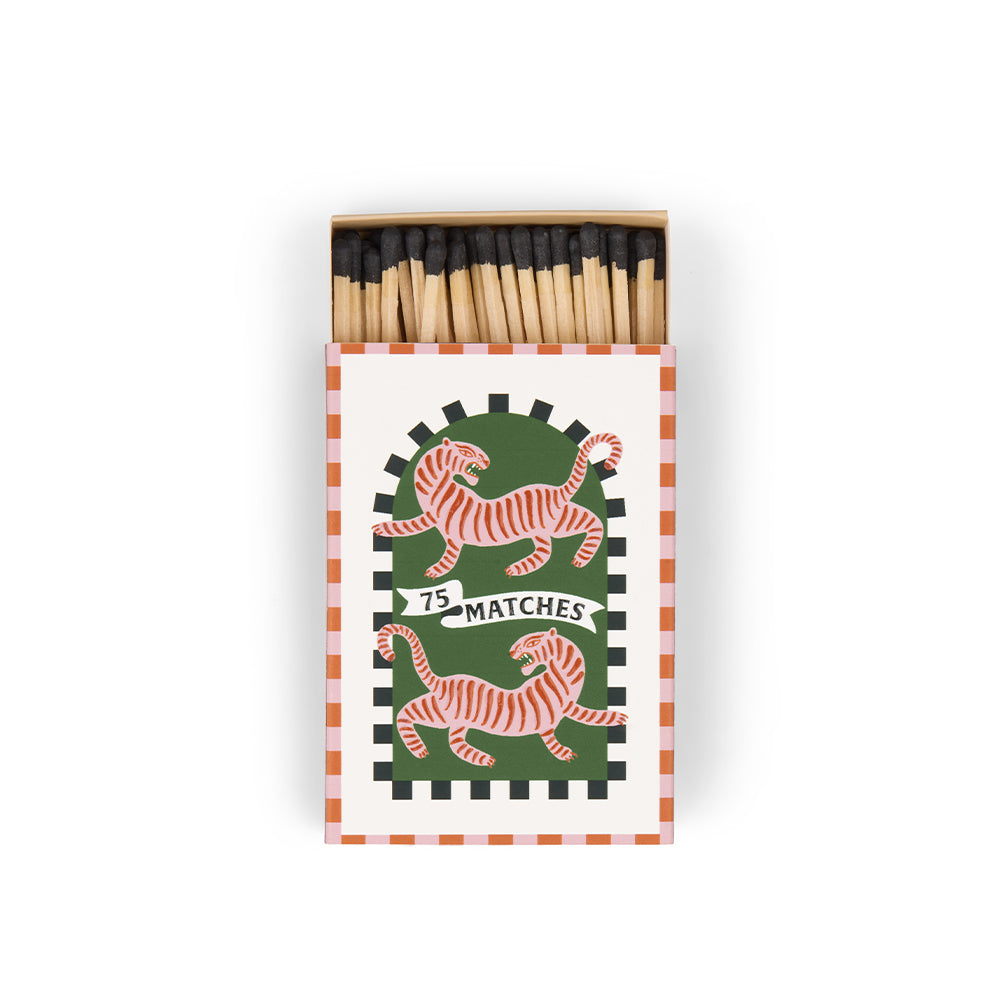 Paddywax Streichhölzer Tiger – dekorative Streichholzschachtel mit Tiger-Design, praktische Ergänzung zu Duftkerzen und ideales Geschenk-Accessoire.