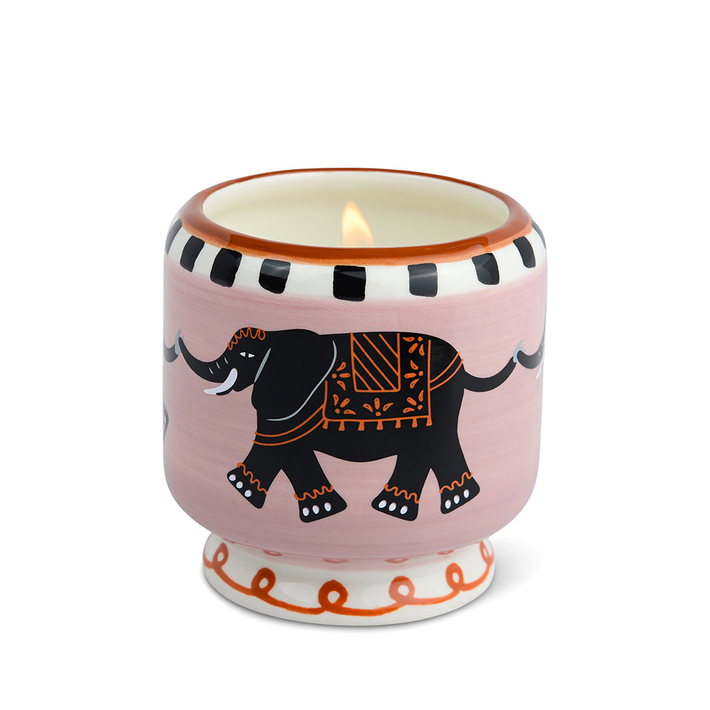 Paddywax Candle Tobacco Vanilla. Handgegossene Duftkerze im Keramikgefäß mit frischem, zitrisch-grünem Limettenduft für eine spritzige, belebende Atmosphäre. Perfekte Geschenkidee.